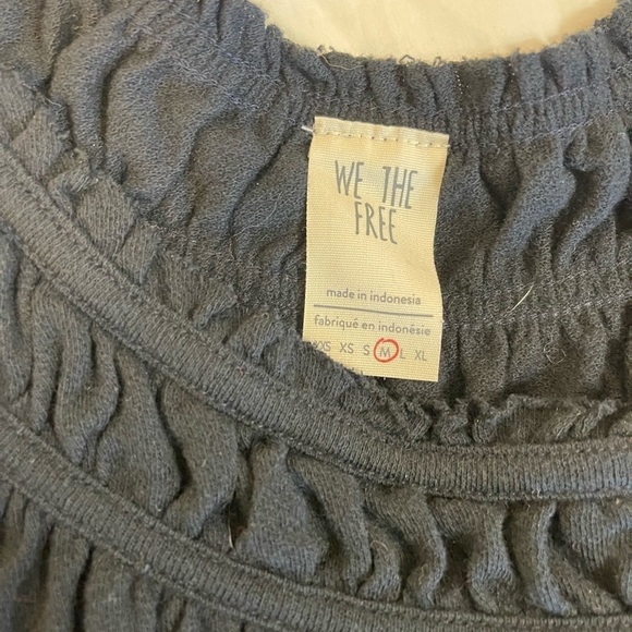 Free People We the Free Pleated Top Size Med. Black Flutter Sleeve Crew Neck GUC - Picture 7 of 7